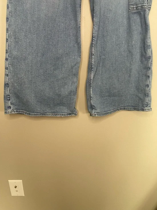 American Eagle Light Wash Denim Cargo Jeans - Picture 4 of 8